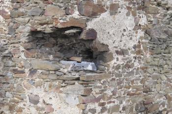 Vzácně zachovalý původní trám v raně renesanční budově u hlavní brány (© Dušan Dohňanský 02/2020)