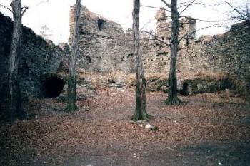 Zbytky podsklepeného paláce (1999 ©Radim Bystroň)