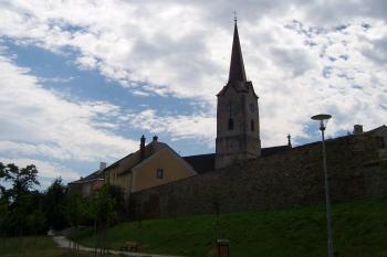 kostel sv. Tomáše z Canterbury - pohled od severu ( © Ivo Rozehnal 06/2016)