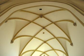 gotická síťová klenba presbytáře (© de ardoise 05/2005)