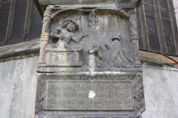Epitaf Anny Schwarz (†1521) na jihovýchodním opěráku presbytáře (© Ivan Grisa 06/2010)