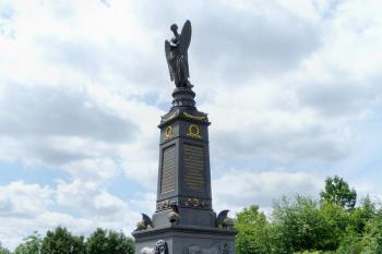 Ruský pomník v Přestanově ( © František Kinař 05/2017)