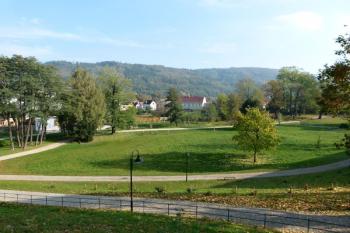 výhled z míst bývalého zámku na park ( © Jan P. Štěpánek 10/2011)