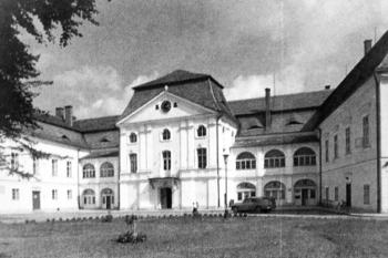 pohled na zámek počátkem 60. let. 20. stol ( © Šlechtická sídla na Novojičínsku (J. Tichánek))