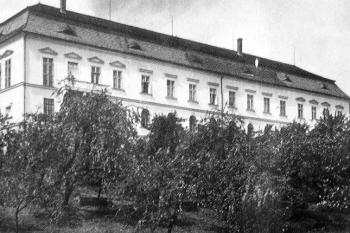 pohled na zámek počátkem 60. let. 20. stol ( © Šlechtická sídla na Novojičínsku (J. Tichánek))