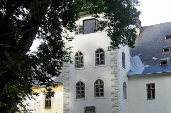 nejstarší část zámku po částečné opravě (© D Dohňanský, 08/2013)