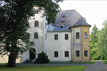 nejstarší část zámku po částečné opravě (© D Dohňanský, 08/2013)