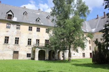 Pohled z nádbvoří ( © Luděk Vláčil 07/2018)