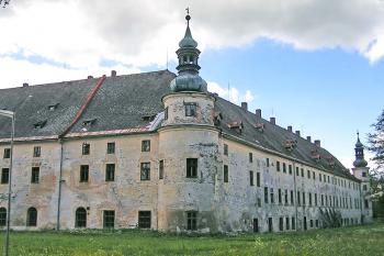 Severní a západní křídlo ( © Luděk Pitter 06/2005)