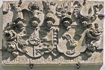 alianční erb Ferdinanda Hoffmanna z Grünpichlu a Markéty z Harrachu ( © Luděk Pitter 06/2005)