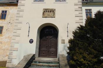 Vstup na jižní straně (© Dušan Dohňanský  04/2021)