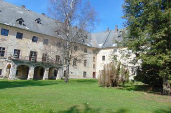 Vnitřní nároží  křídel přistavěných v roce 1662 (© Dušan Dohňanský  04/2021)