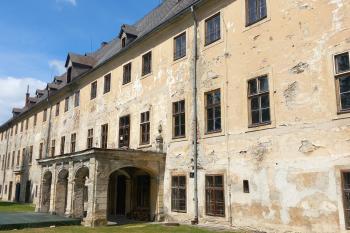 Pohled na zámek Janovice u Rýmařova (© Ivo Rozehnal  07/2026)