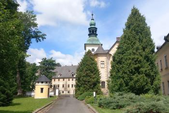 Pohled na zámek Janovice u Rýmařova (© Ivo Rozehnal  07/2026)