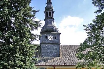 Hlavní průčelí ( © Luděk Pitter 06/2005)