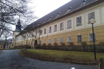 Pohled z obce ( © Ivo Rozehnal 03/2020)