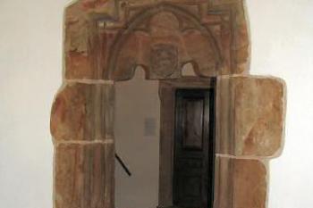 portál do rytířského sálu ve východním křídle ( © Pavel Zany Komárek 5/5/2005)