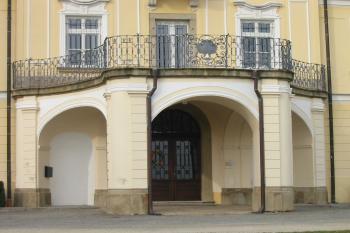 zámecký balkón s průjezdem (© D Dohňanský, 11/2015)