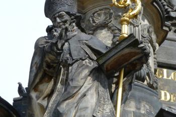 socy na sloupu Nejsvětější Trojice (© František Kinař, 08/2014)