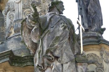 socy na sloupu Nejsvětější Trojice (© František Kinař, 08/2014)