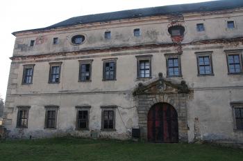 Západní průčelí ( © Ivan Grisa 04/2009)