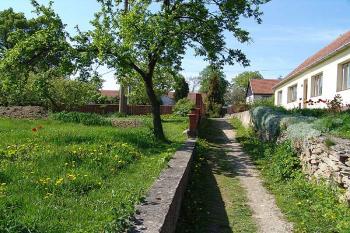 Pohled od severu zhruba do míst východního cípu jádra ( © Roman Řezáč 05/2005)