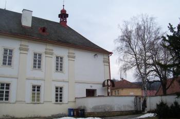 Trakt zámku s kaplí (© Michal Schuster, 01/2009)