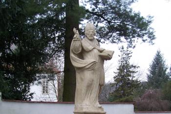 Socha sv. Mikuláše u zámecké zdi (© Michal Schuster, 01/2009)