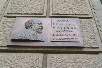 Pamětní deska E.Husserla ( © Roman Řezáč 06/2005)