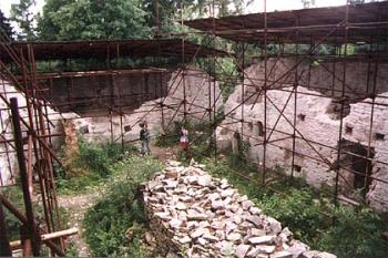 Vnitřek hradu Vízmburk (© 1998 Vlky, Jirka Čížek)