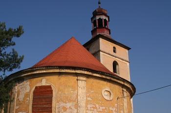 Závěr kostela a věž ( © Ivan Grisa 04/2009)