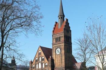 evangelický kostel z Husova sadu ( © Jan P. Štěpánek 12/2010)