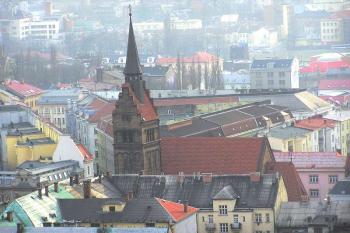 Pohled na kostel z vyhlídky Nové radnice. ( © Jan P. Štěpánek 04/2006)