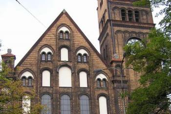Průčelí kostela z Milíčovy ulice (© Jan P. Štěpánek, 05/2006)
