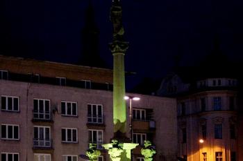 slavnostně nasvícený sloup ( © Jan P. Štěpánek 02/2008)