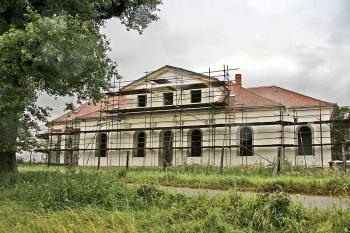 Hlavní průčelí ( © Luděk Pitter 07/2005)