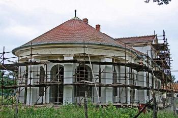 Jižní průčelí ( © Luděk Pitter 07/2005)