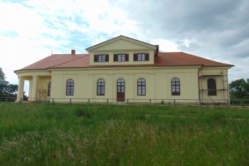 Čelní vých.průčelí (© Dušan Dohňanský  05/2021)