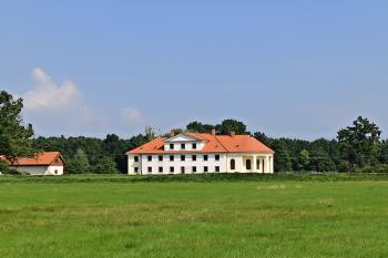 celkový pohled na Lánský zámeček (© Jan P. Štěpánek  09/2021)