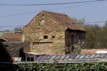 Věž tvrze od jihu (© Lukáš Pechánek, 04/2009)
