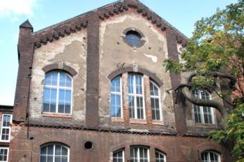 jedna z původních historických budov dolu Hlubina (© Jan P. Štěpánek  08/2012)