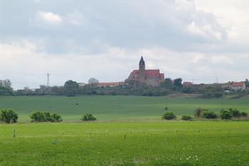 Celkový pohled od východu ( © Roman Řezáč 05/2005)