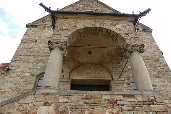 Vstupní část ( © Roman Řezáč 05/2005)