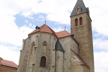 Pohled ze hřbitova ( © Roman Řezáč 05/2005)