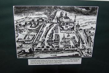 Kopie z expozice uvnitř bašty ukazuje opevnění města z roku 1704 ( © Roman Řezáč 06/2005)