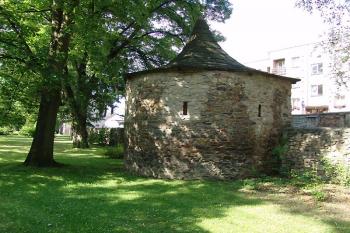 Parkánová bašta blízko farní zahrady ( © Roman Řezáč 06/2005)