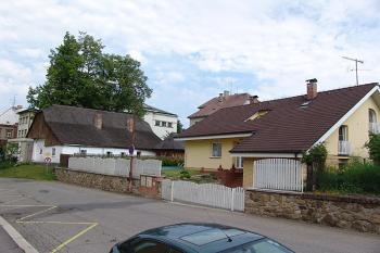 Středověká a novodobá zástavba ( © Roman Řezáč 06/2005)