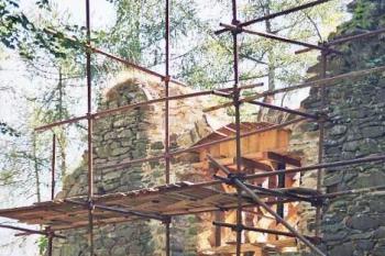 rekonstrukce západního okna paláce (© Miroslav Rybáček, 09/2006)