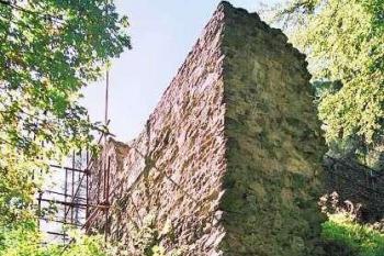 jižní stěna paláce po rekonstrukci (© Miroslav Rybáček, 09/2006)