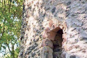 románský vstupní portál bergfritu (© Miroslav Rybáček, 09/2006)